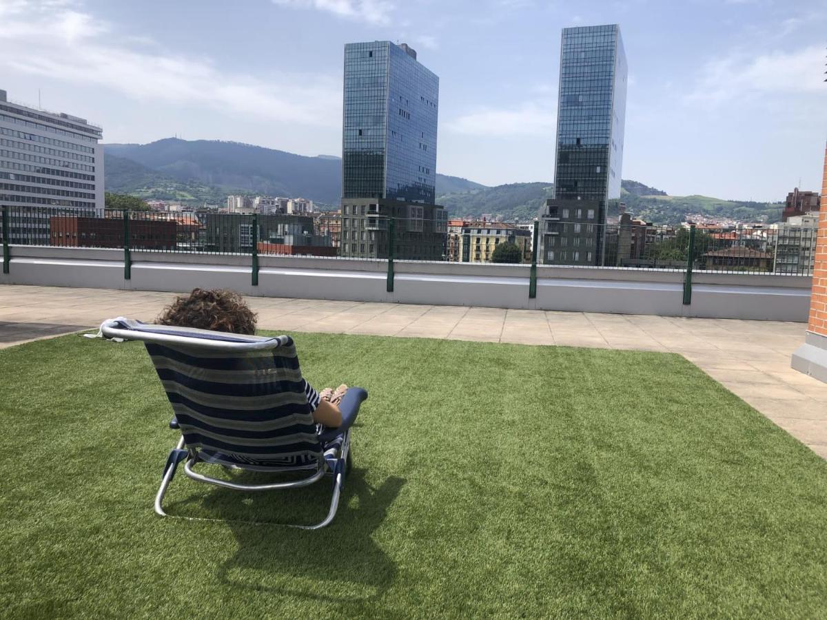 Apartamento frente al Guggenheim. Urbanizacion de lujo en el centro Bilbao Exterior foto